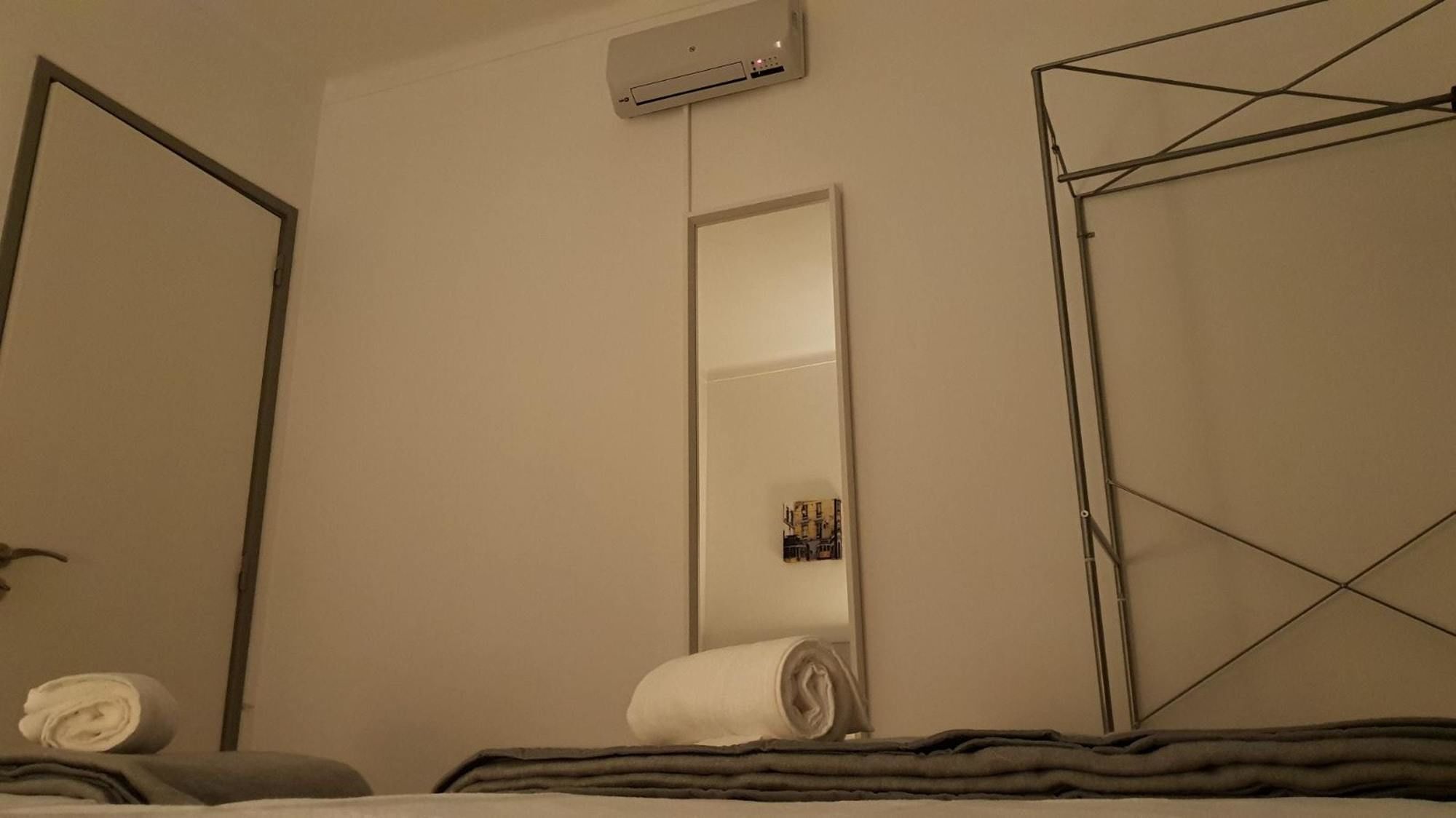 With 3 Bedrooms In Lisboa, With Wifi - 23 Km From The Appartement *