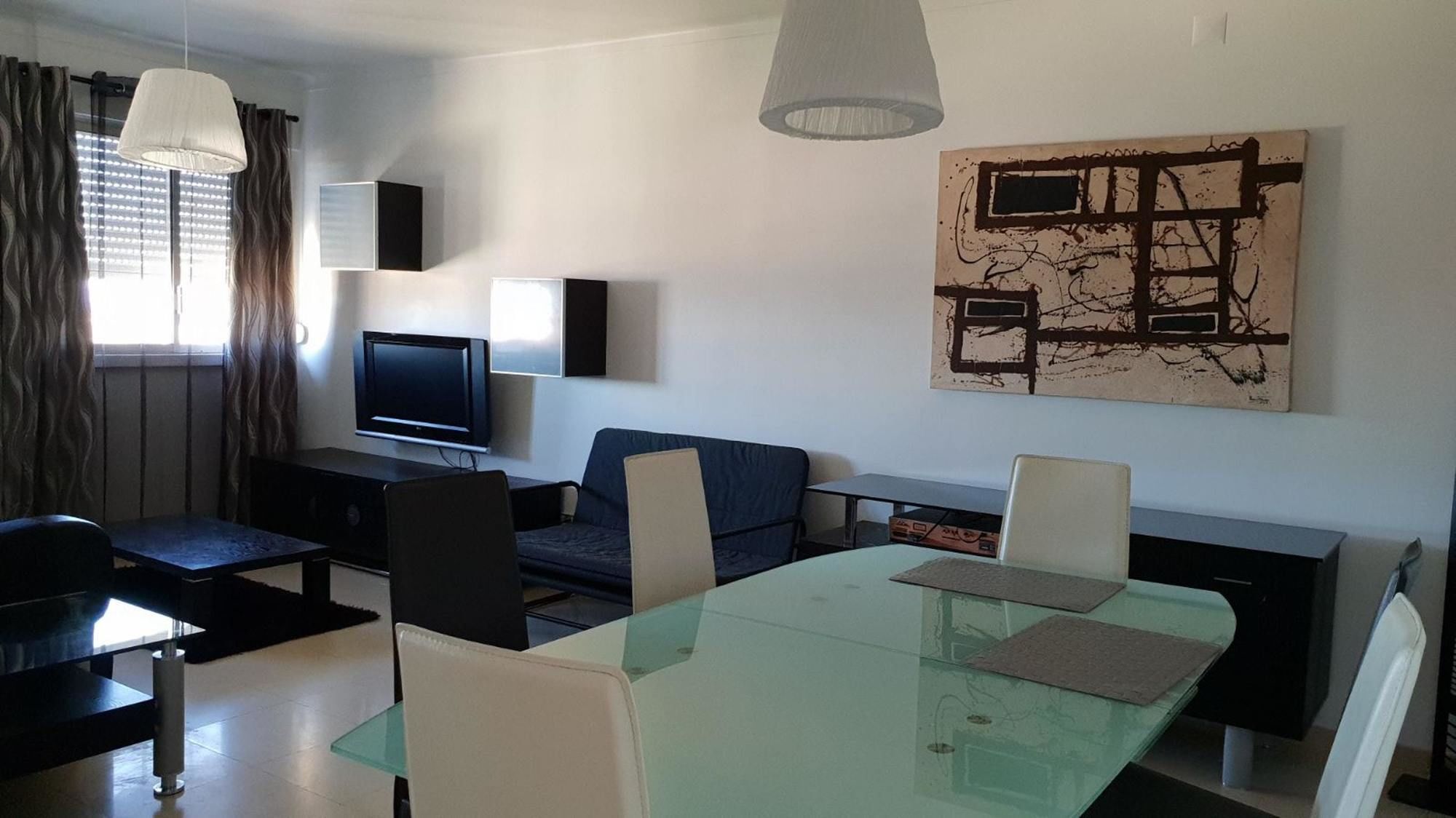 With 3 Bedrooms In Lisboa, With Wifi - 23 Km From The Apartamento *